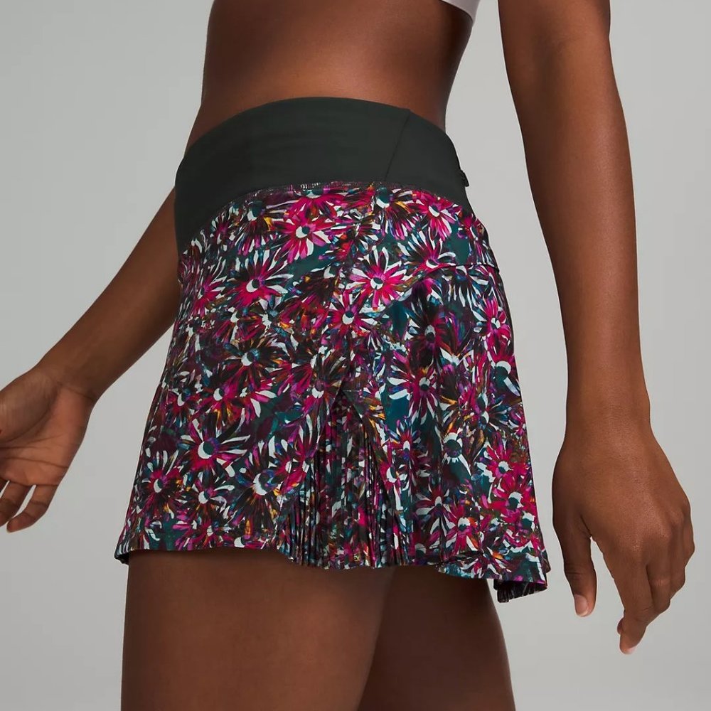 Lululemon Play off the Pleats Skirt - Floral Electric Multi/Rainforest G…
